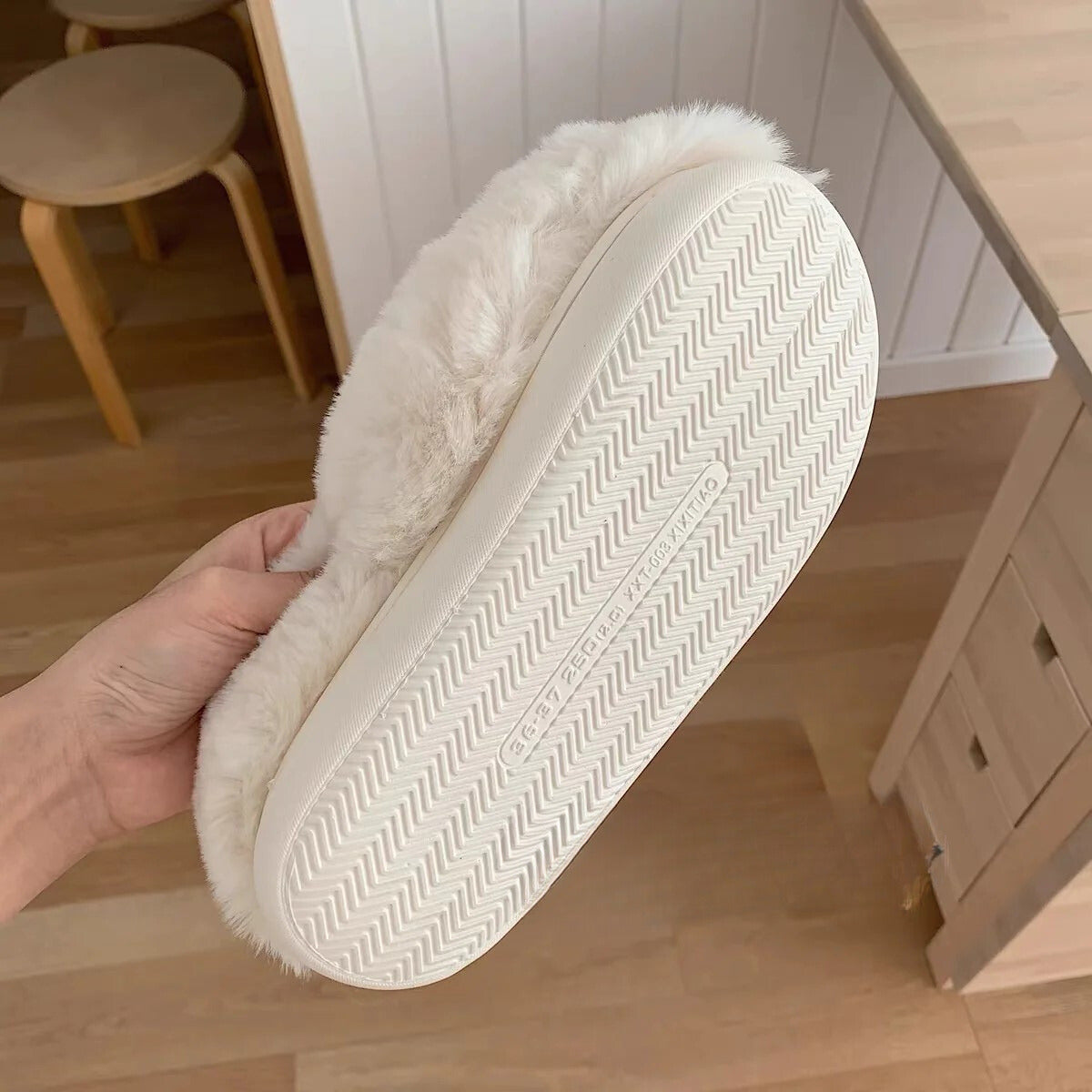 Rigid Sole Cat's Paw Slipper