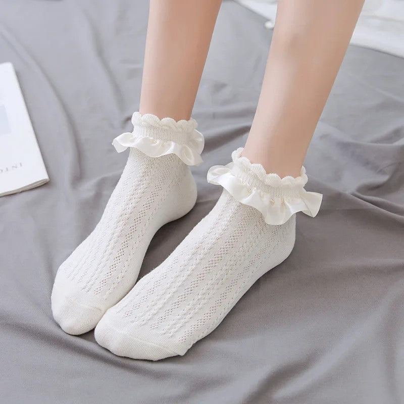 White Short Sock With Ruffle